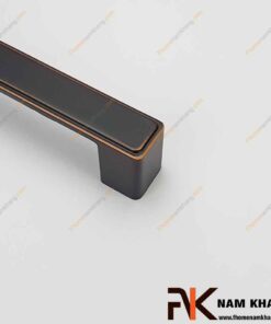 Tay nắm cửa tủ hiện đại màu đen viền hồng NK026-DH