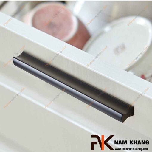 Tay nắm tủ màu đen NK001-D