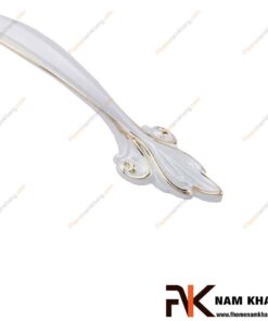 Tay nắm cửa tủ trắng viền vàng NK151-TV