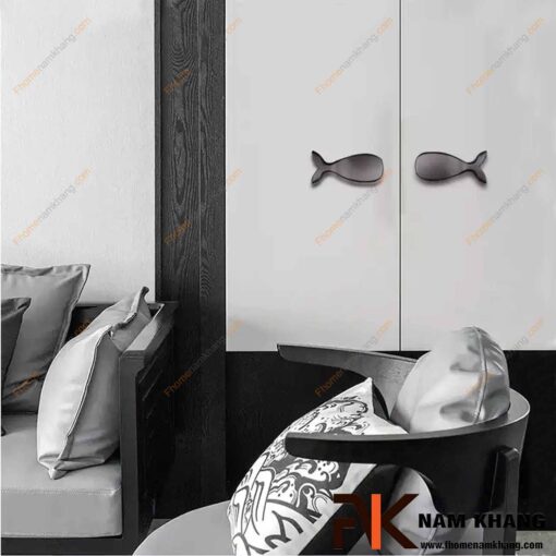 Tay nắm tủ dạng cá voi xám NK287CC-X