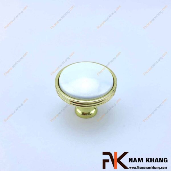 Núm cửa tủ tròn bằng sứ trắng viền vàng NK020-TV2