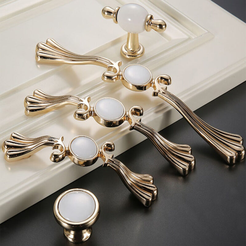 Xu hướng tay nắm tủ sứ quay trở lại trong thiết kế nội thất 2025