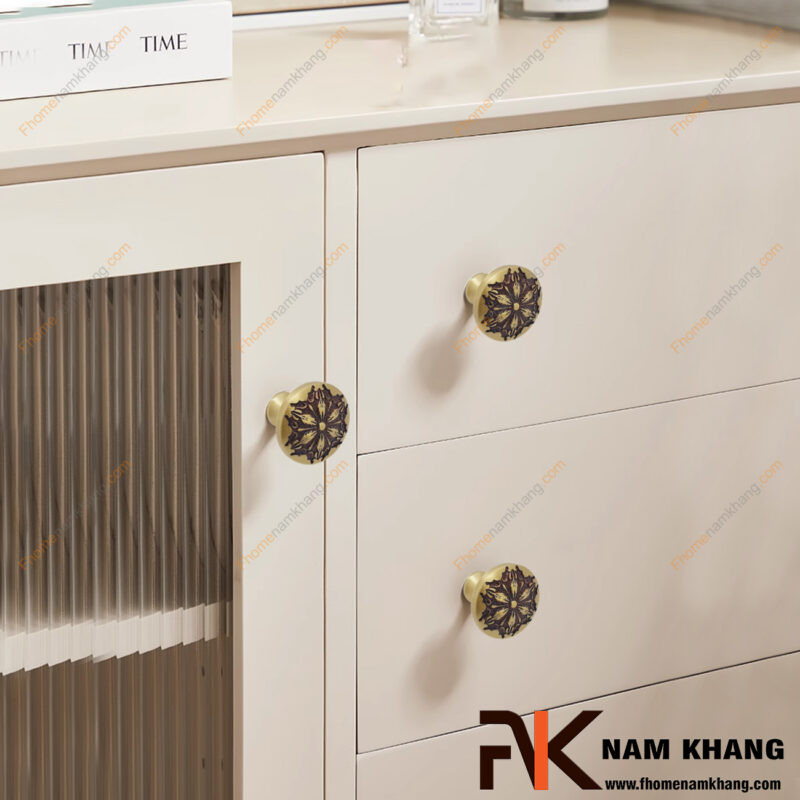 Gợi ý 7 mẫu tay nắm tủ đồng cho căn hộ chung cư nhỏ vẫn sang trọng