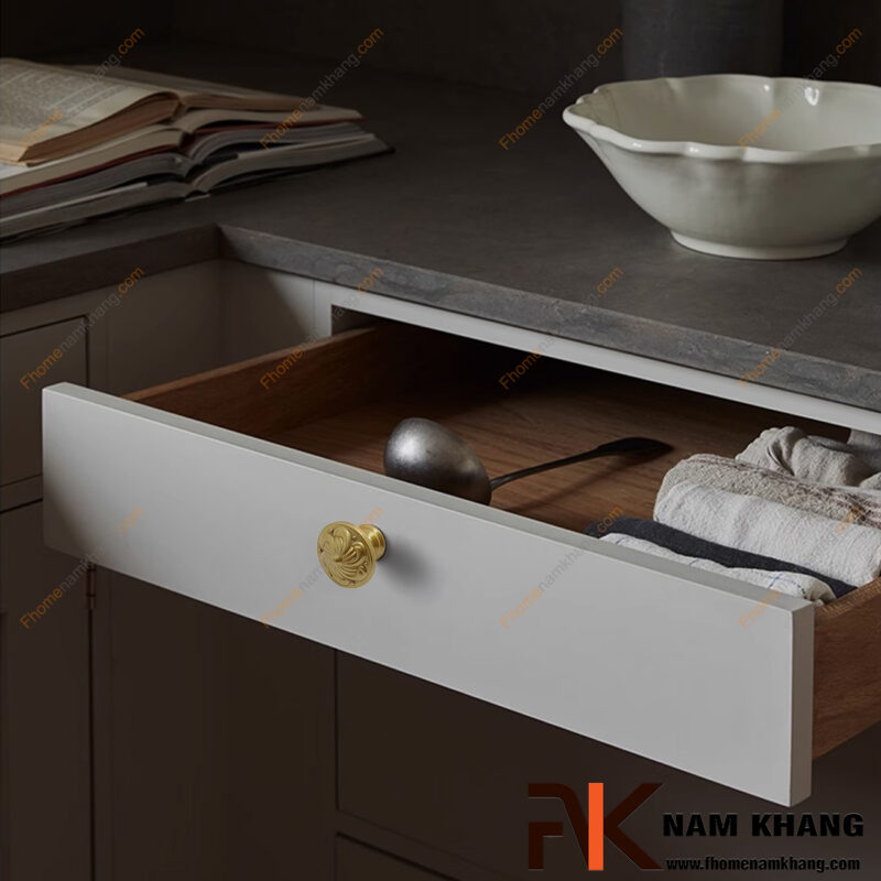 Gợi ý 7 mẫu tay nắm tủ đồng cho căn hộ chung cư nhỏ vẫn sang trọng