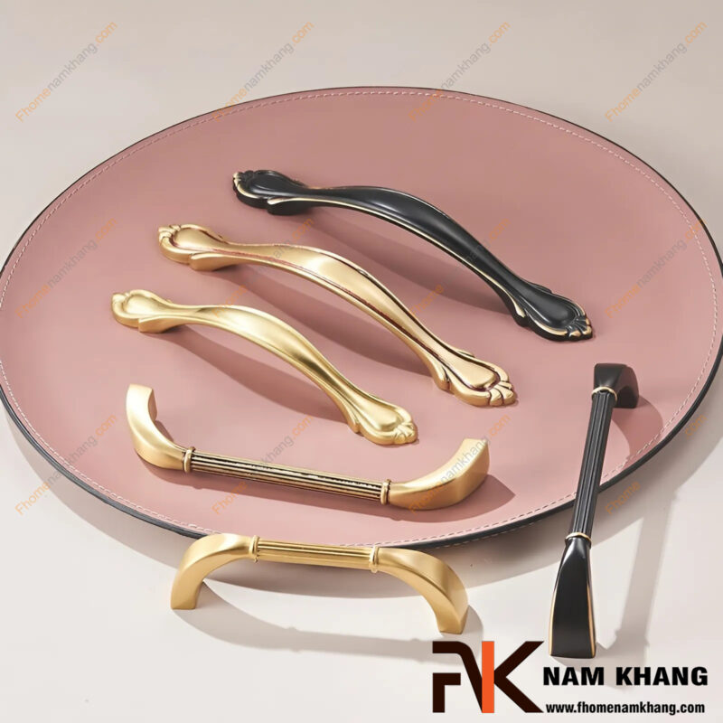 So sánh tay nắm âm tủ với tay nắm kéo