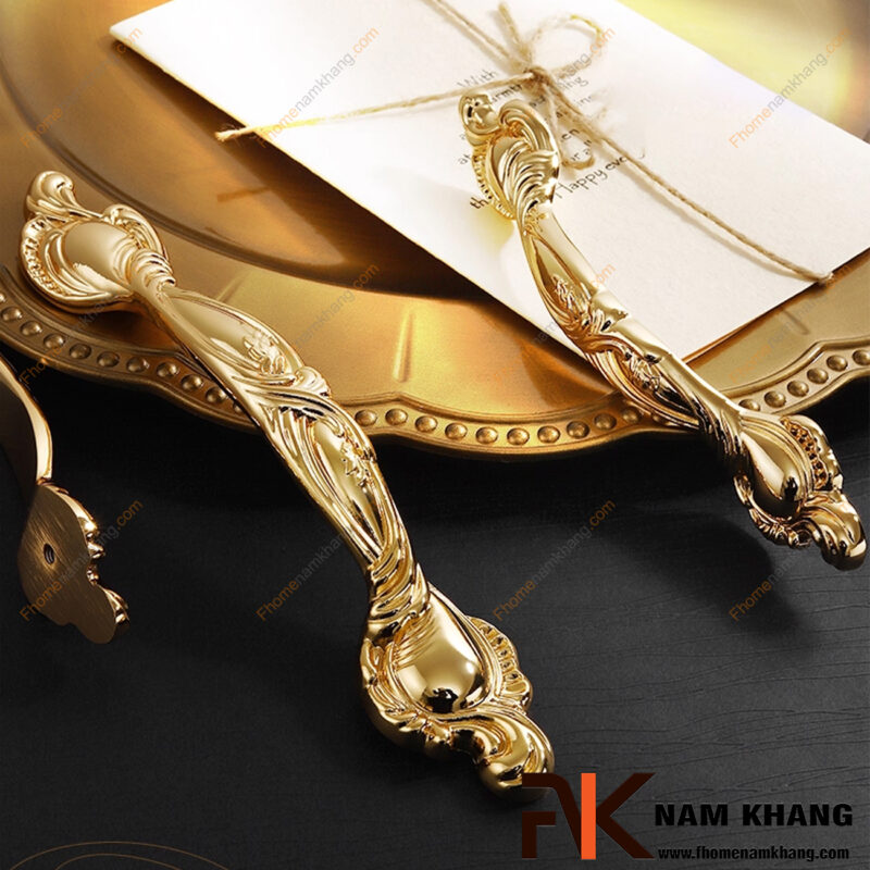 Vì sao tay nắm tủ đồng đang dần thay thế inox trong thiết kế nội thất cao cấp