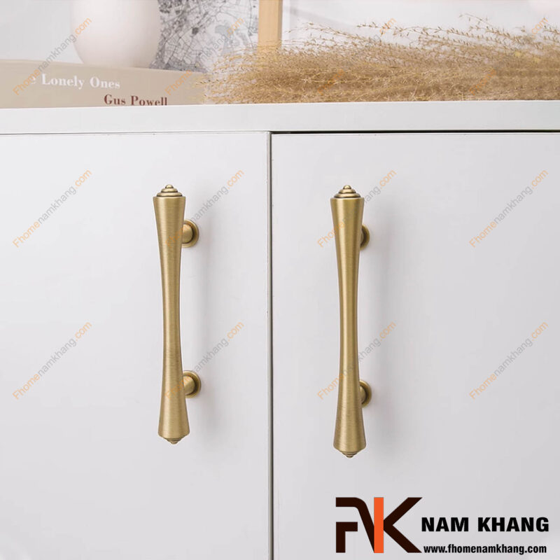Vì sao tay nắm tủ đồng đang dần thay thế inox trong thiết kế nội thất cao cấp