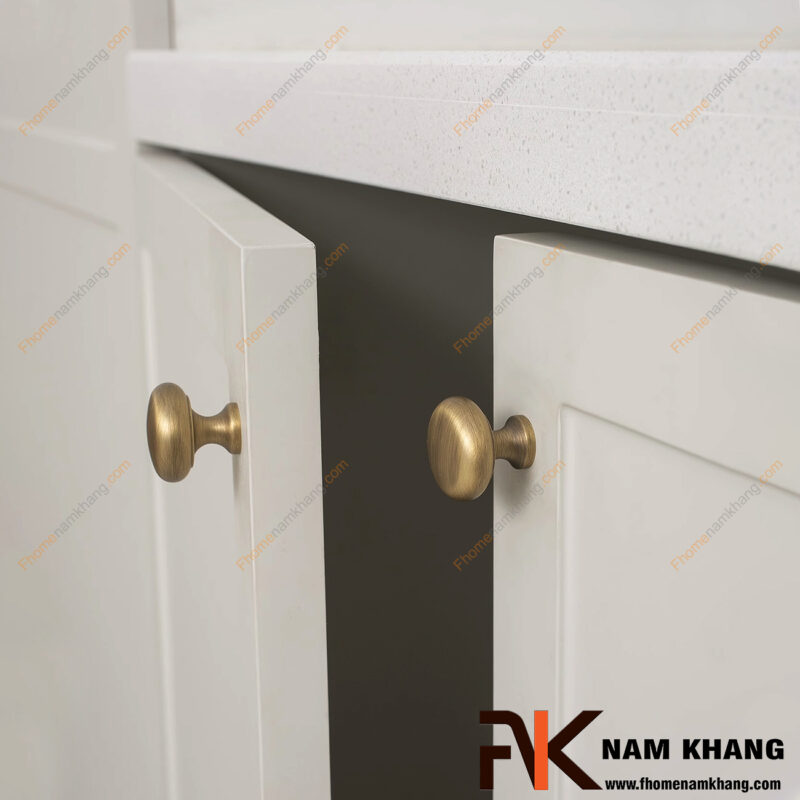 Vì sao tay nắm tủ đồng đang dần thay thế inox trong thiết kế nội thất cao cấp