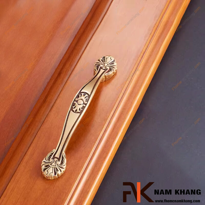 Vì sao tay nắm tủ đồng đang dần thay thế inox trong thiết kế nội thất cao cấp