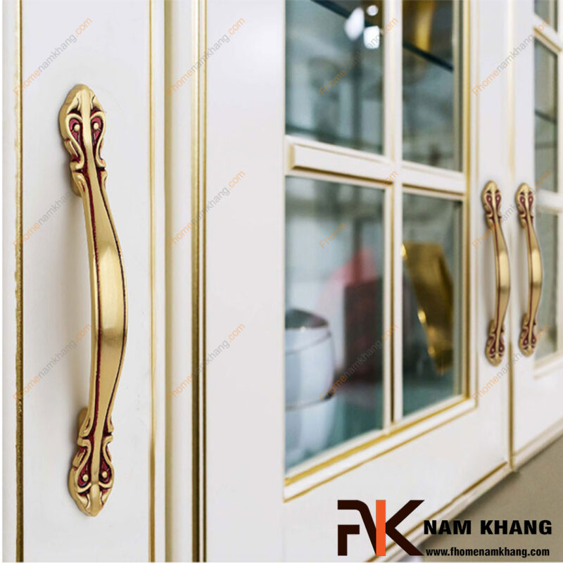Vì sao tay nắm tủ đồng đang dần thay thế inox trong thiết kế nội thất cao cấp
