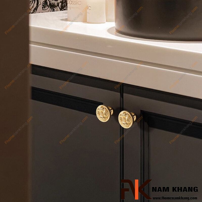Vì sao tay nắm tủ đồng đang dần thay thế inox trong thiết kế nội thất cao cấp