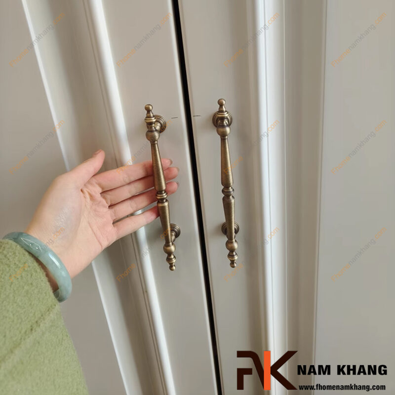 Hướng dẫn lắp đặt tay nắm tủ bếp đẹp, chắc chắn và đúng kỹ thuật