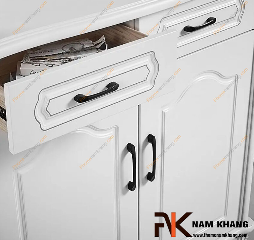 So sánh tay nắm tủ hợp kim và đồng – Đâu là vật liệu đáng tiền hơn?