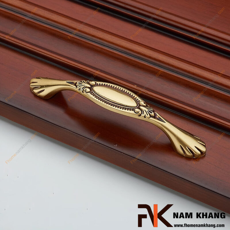 So sánh tay nắm tủ hợp kim và đồng – Đâu là vật liệu đáng tiền hơn?