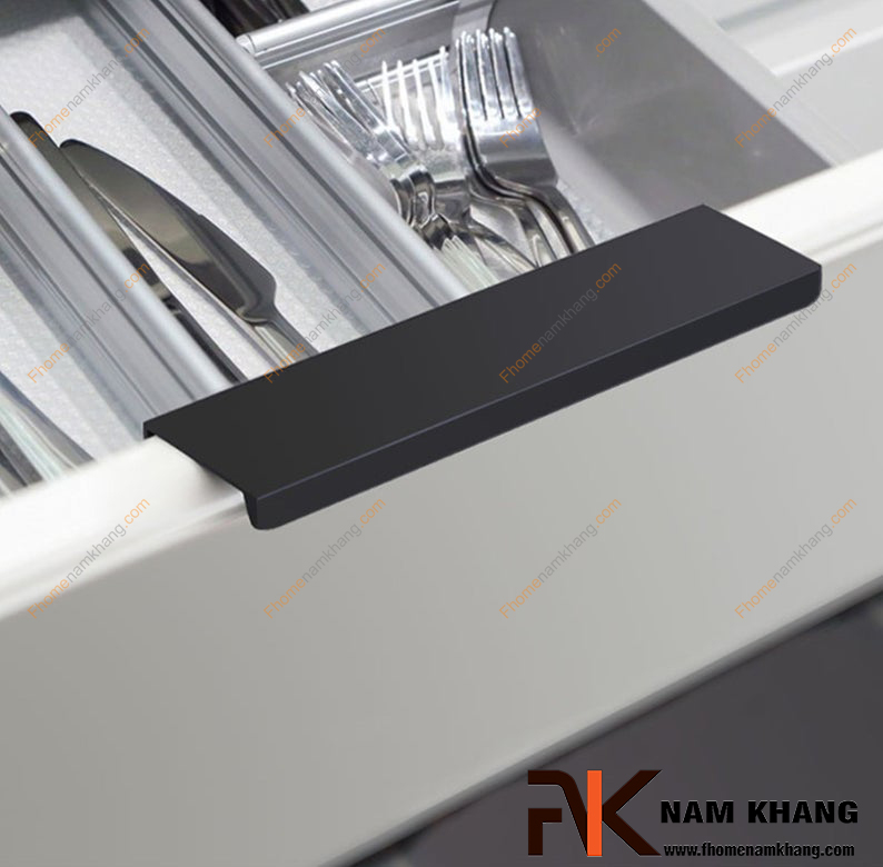 So sánh tay nắm tủ hợp kim và đồng – Đâu là vật liệu đáng tiền hơn?