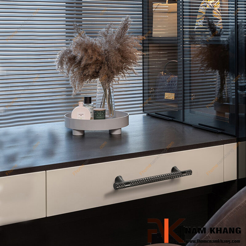 Tay nắm tủ bằng hợp kim là gì? Có tốt không? Hướng dẫn chọn đúng trước khi mua