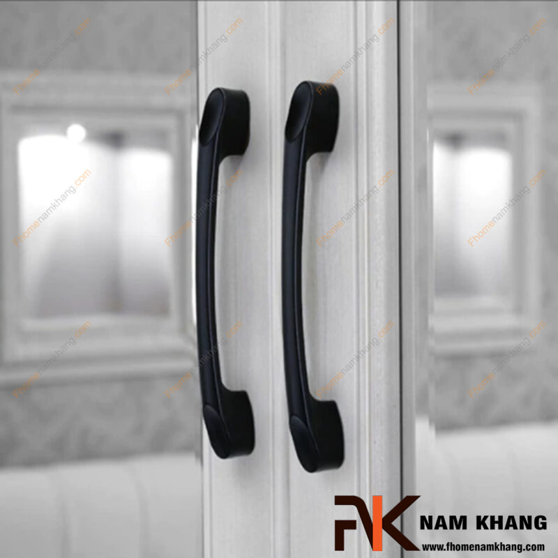 Tay nắm tủ hợp kim phong cách hiện đại: Gợi ý phối với tủ gỗ