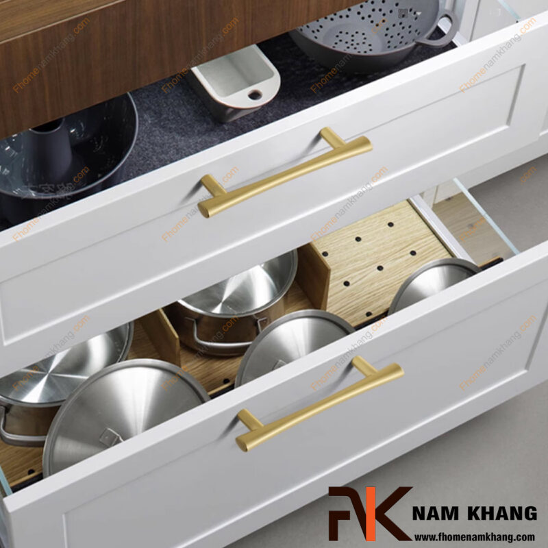 Tay nắm tủ hợp kim phong cách hiện đại: Gợi ý phối với tủ gỗ