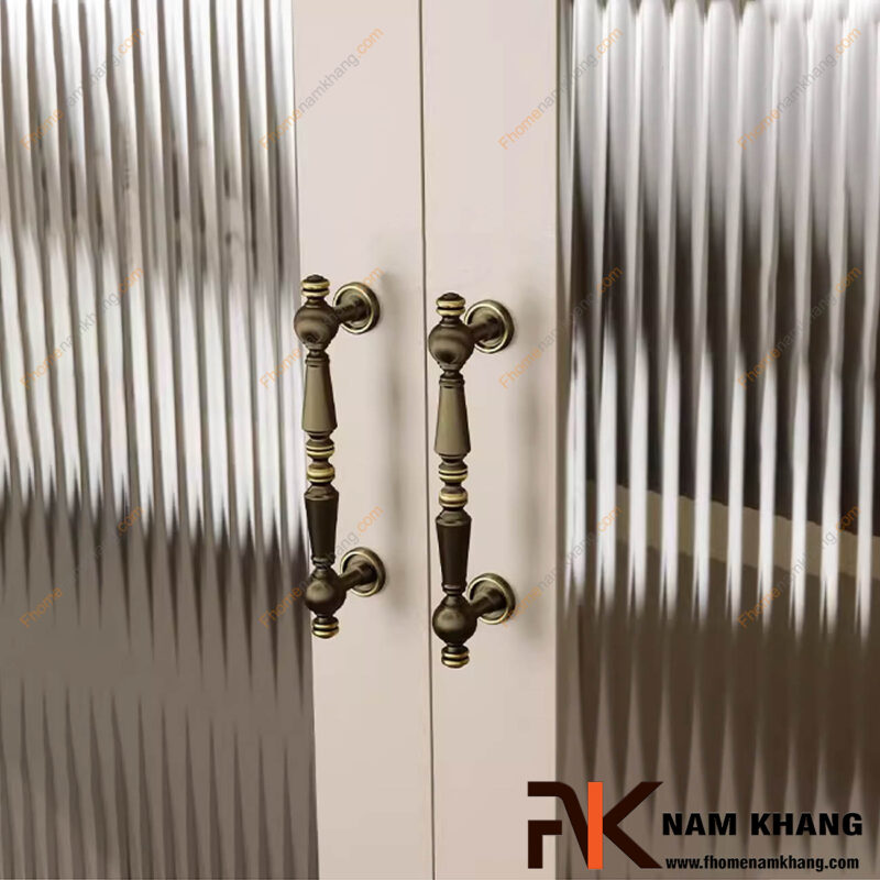 Bí quyết bảo quản tay nắm tủ bằng đồng luôn sáng đẹp như mới