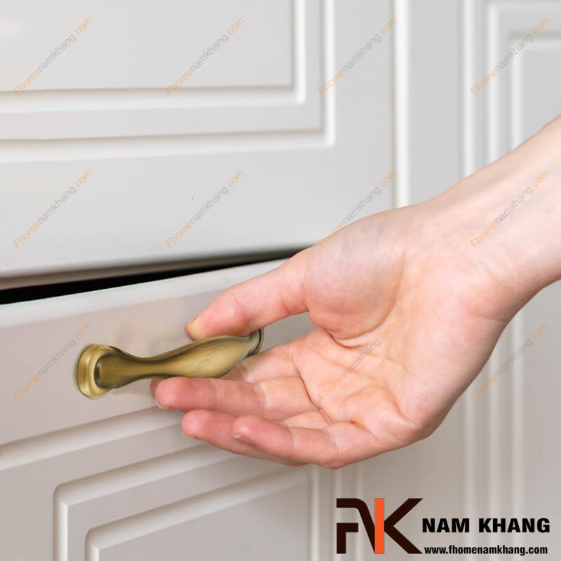 Cách chọn tay nắm tủ bằng đồng phù hợp cho tủ bếp và tủ quần áo