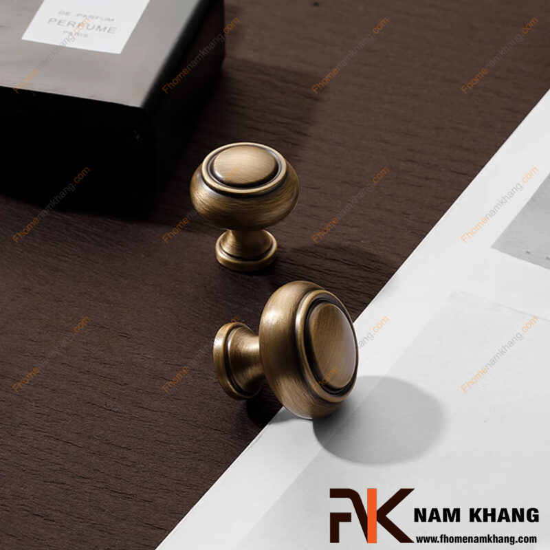 Tay nắm tủ bằng đồng là gì? Vì sao ngày càng được ưa chuộng trong nội thất hiện đại