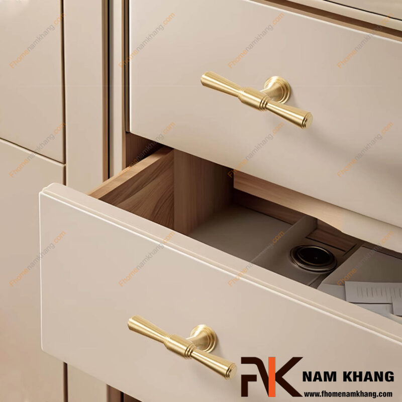 Tay nắm tủ bằng đồng là gì? Vì sao ngày càng được ưa chuộng trong nội thất hiện đại