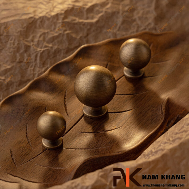 Tay nắm tủ bằng đồng là gì? Vì sao ngày càng được ưa chuộng trong nội thất hiện đại