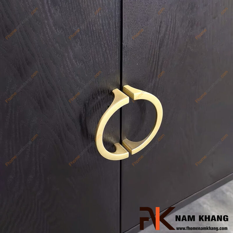 Màu sắc tay nắm tủ bếp đẹp nào giúp bếp sang hơn mà không bị lỗi mốt?