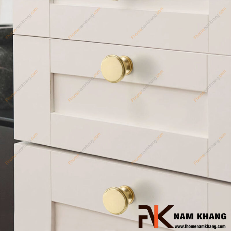 Hướng dẫn lắp đặt núm tay nắm tủ tại nhà đơn giản trong 5 phút