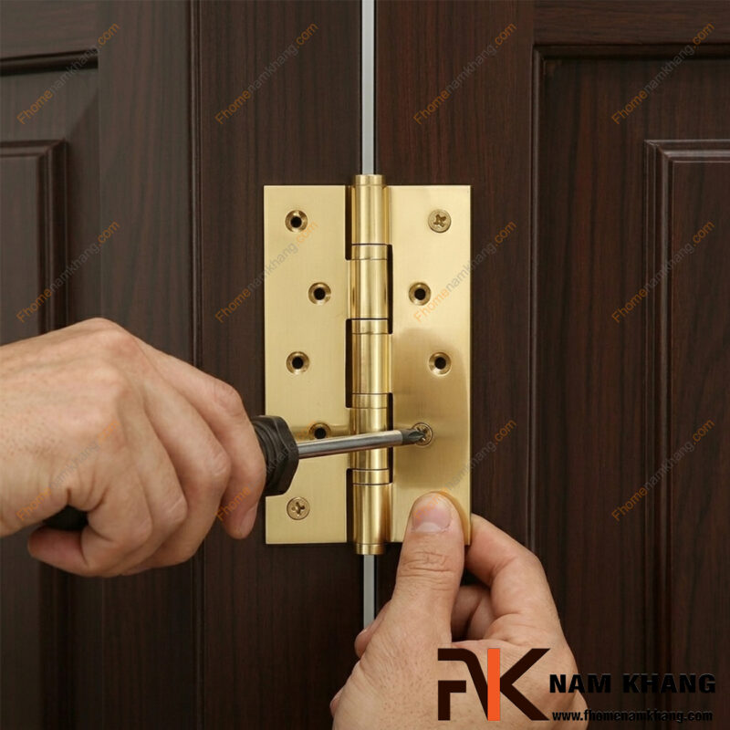 Hướng dẫn lắp bản lề cửa đơn giản tại nhà