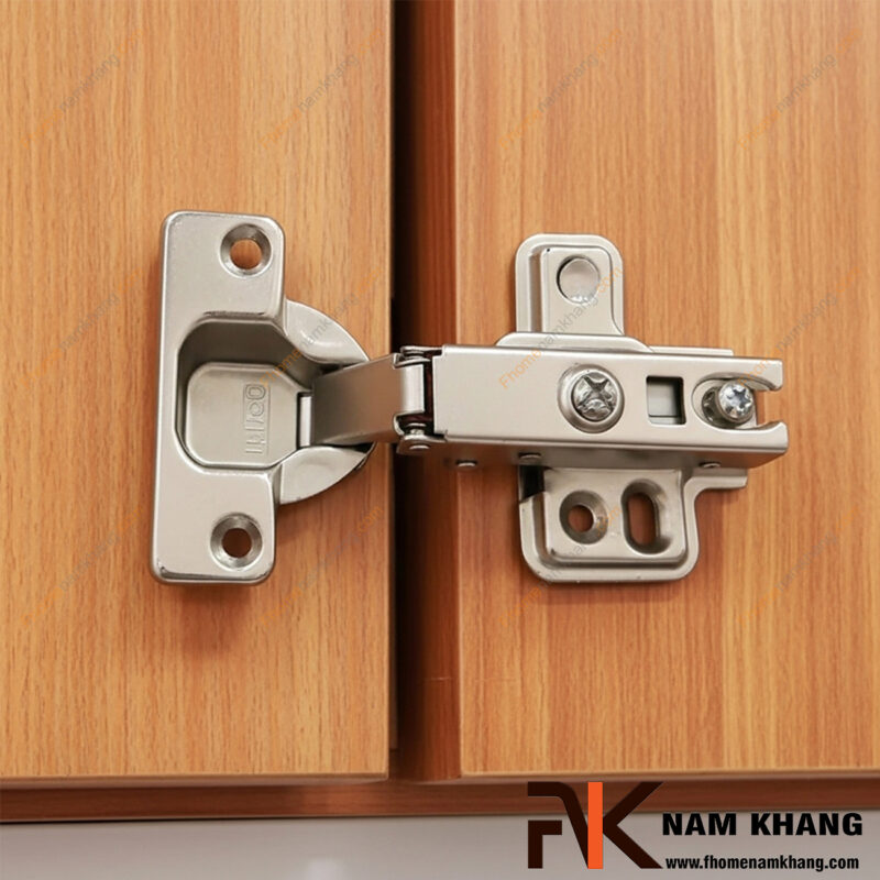 Hướng dẫn lắp bản lề cửa đơn giản tại nhà