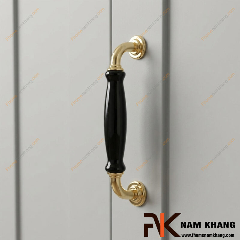Tay nắm tủ sứ có phù hợp với gia đình có trẻ nhỏ không?