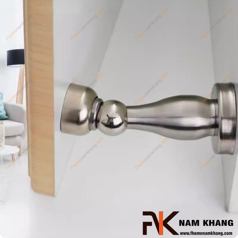 Nên chọn hít chặn cửa gắn sàn hay gắn tường?
