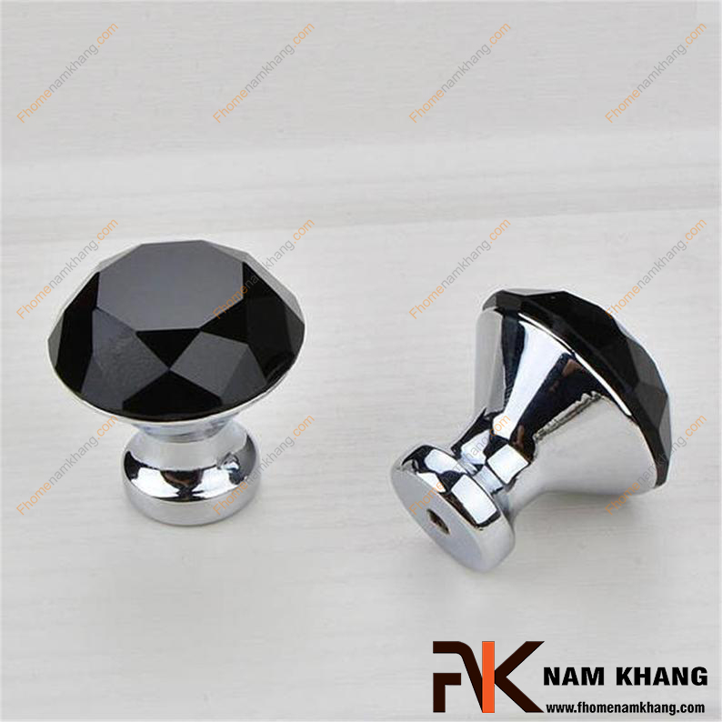 Tay nắm tủ có những loại nào? So sánh tay nắm thanh, núm và tay nắm âm
