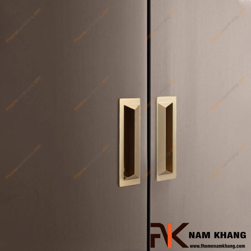 Tay nắm tủ có những loại nào? So sánh tay nắm thanh, núm và tay nắm âm
