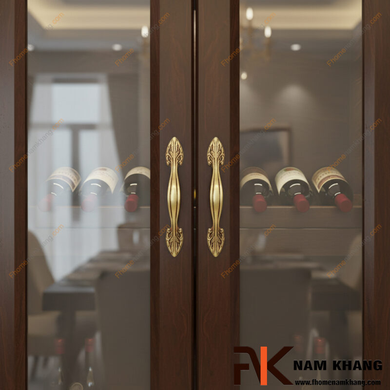 Tay nắm tủ nên chọn chất liệu gì? So sánh inox, đồng và hợp kim