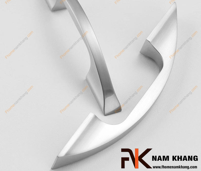 Nên chọn tay nắm tủ inox, hợp kim kẽm hay đồng? So sánh chi tiết