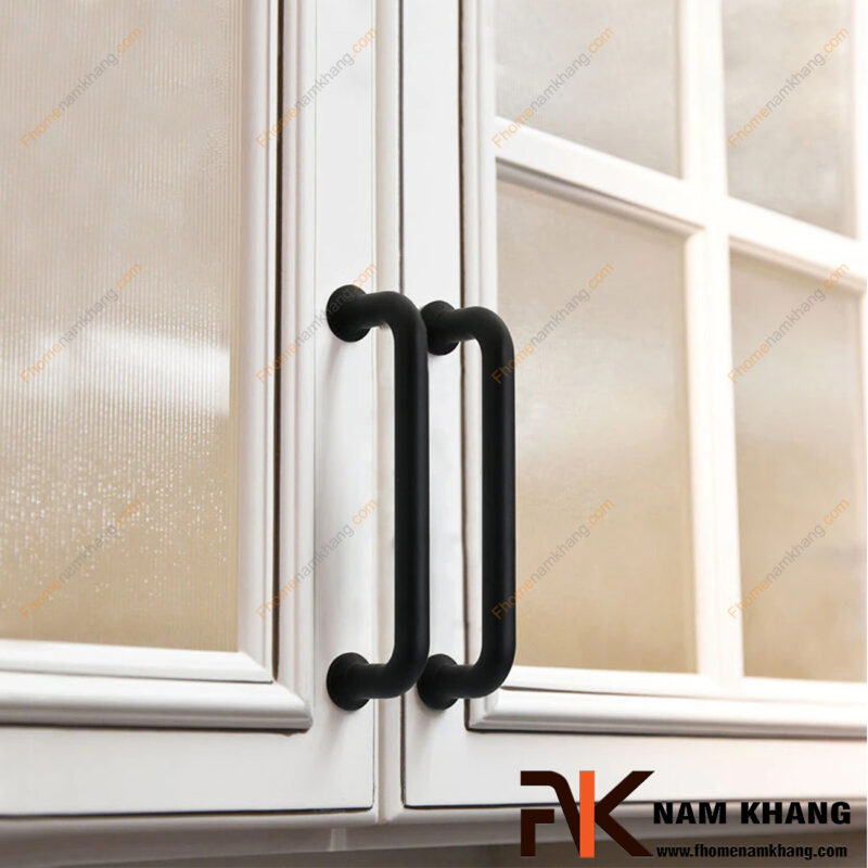 Tay nắm tủ âm hay tay nắm tủ nổi? So sánh ưu nhược điểm trước khi chọn