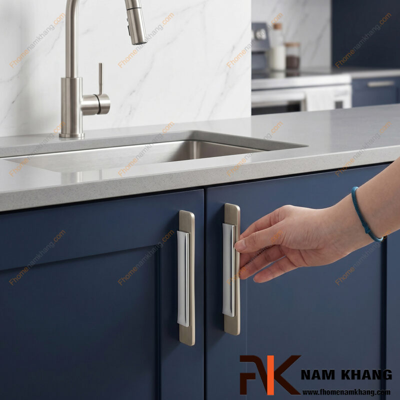 Tay nắm tủ âm hay tay nắm tủ nổi? So sánh ưu nhược điểm trước khi chọn