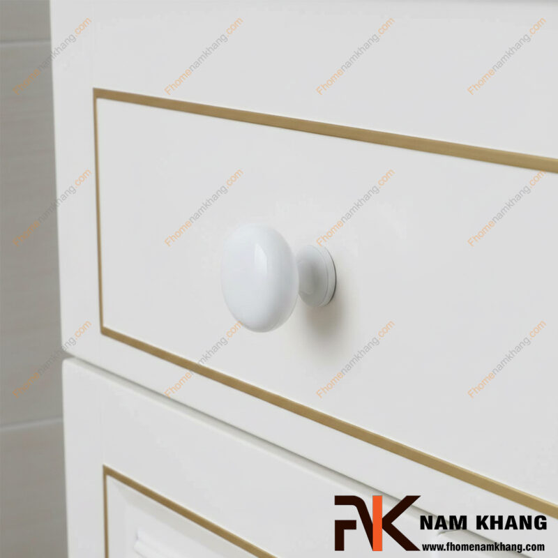Tay nắm tủ nên chọn màu gì? Cách phối tay nắm với màu cánh tủ