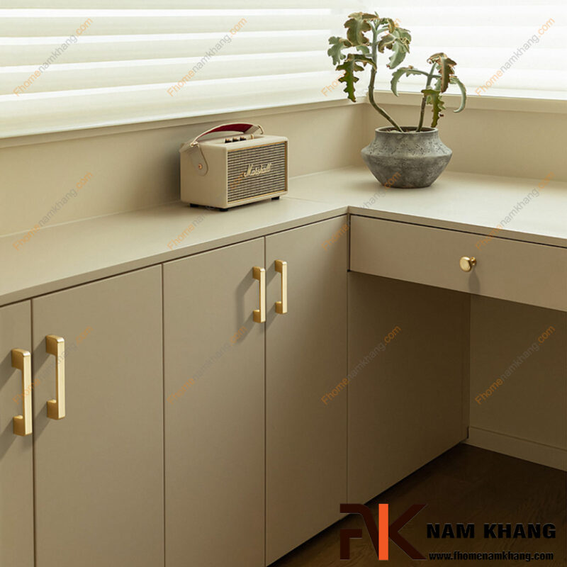 Tay nắm tủ nên chọn màu gì? Cách phối tay nắm với màu cánh tủ